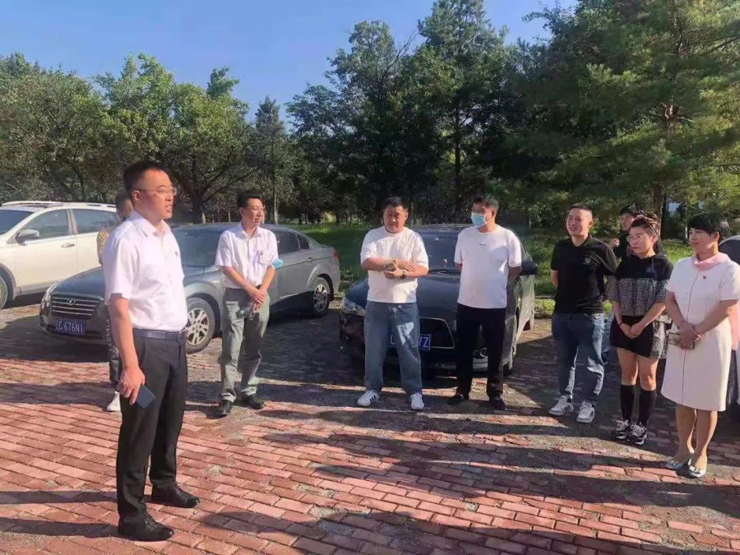 牢靠脱贫攻坚效果，，，，，，助力墟落振兴——不朽情缘集团向岫岩县黄花甸镇关门山村送驻村干部事情(图3)