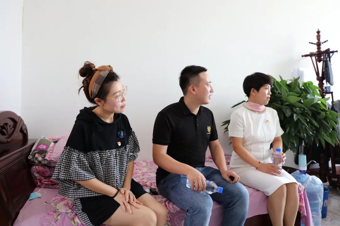 牢靠脱贫攻坚效果，，，，，，助力墟落振兴——不朽情缘集团向岫岩县黄花甸镇关门山村送驻村干部事情(图5)