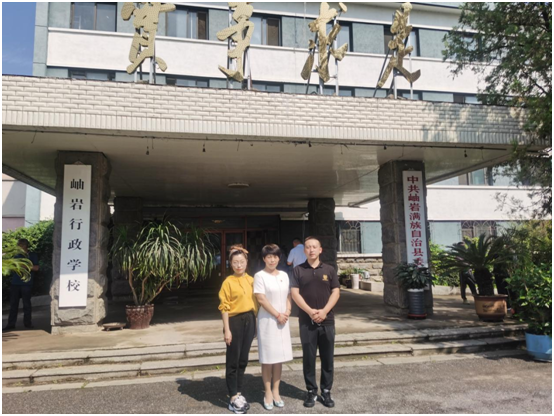 牢靠脱贫攻坚效果，，，，，，助力墟落振兴——不朽情缘集团向岫岩县黄花甸镇关门山村送驻村干部事情(图7)
