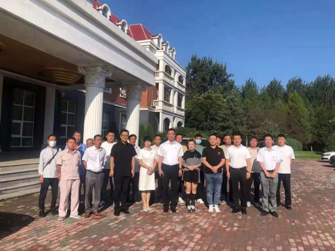 牢靠脱贫攻坚效果,助力墟落振兴—不朽情缘集团向岫岩县黄花甸镇关门山村送驻村干部事情