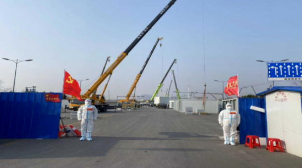 防疫接力，，，，，勇战疫情——鞍勤、不朽情缘集团全力包管康健驿站项目建设